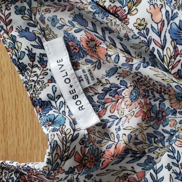 Button front, v neck blouse - Picture 4 of 4